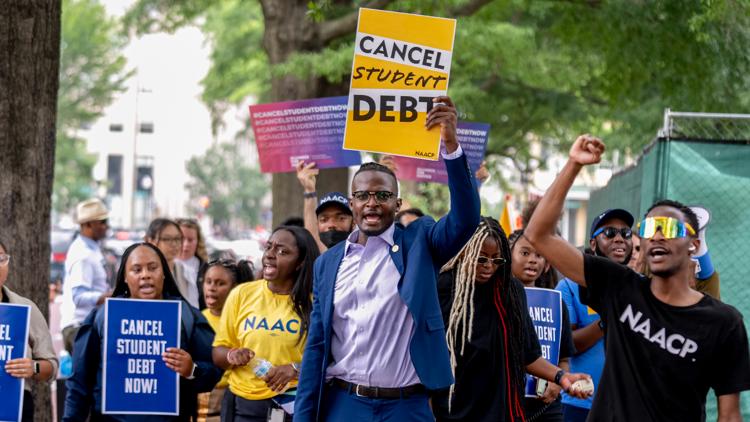 Credit Scores Drop As Student Loan Payments Resume